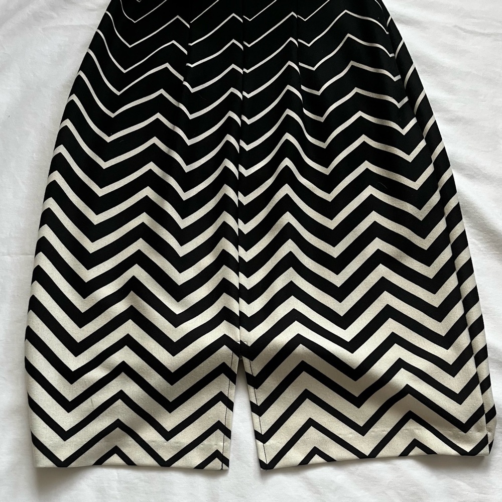 Black and White Sleeveless Sheath Midi Dress - Picture 12 of 13